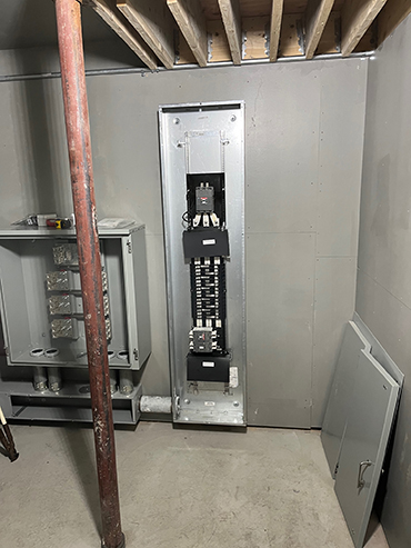 Commerical 600 AMP 3 Phase Service
